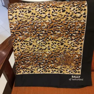 روسری پلنگی سوییس