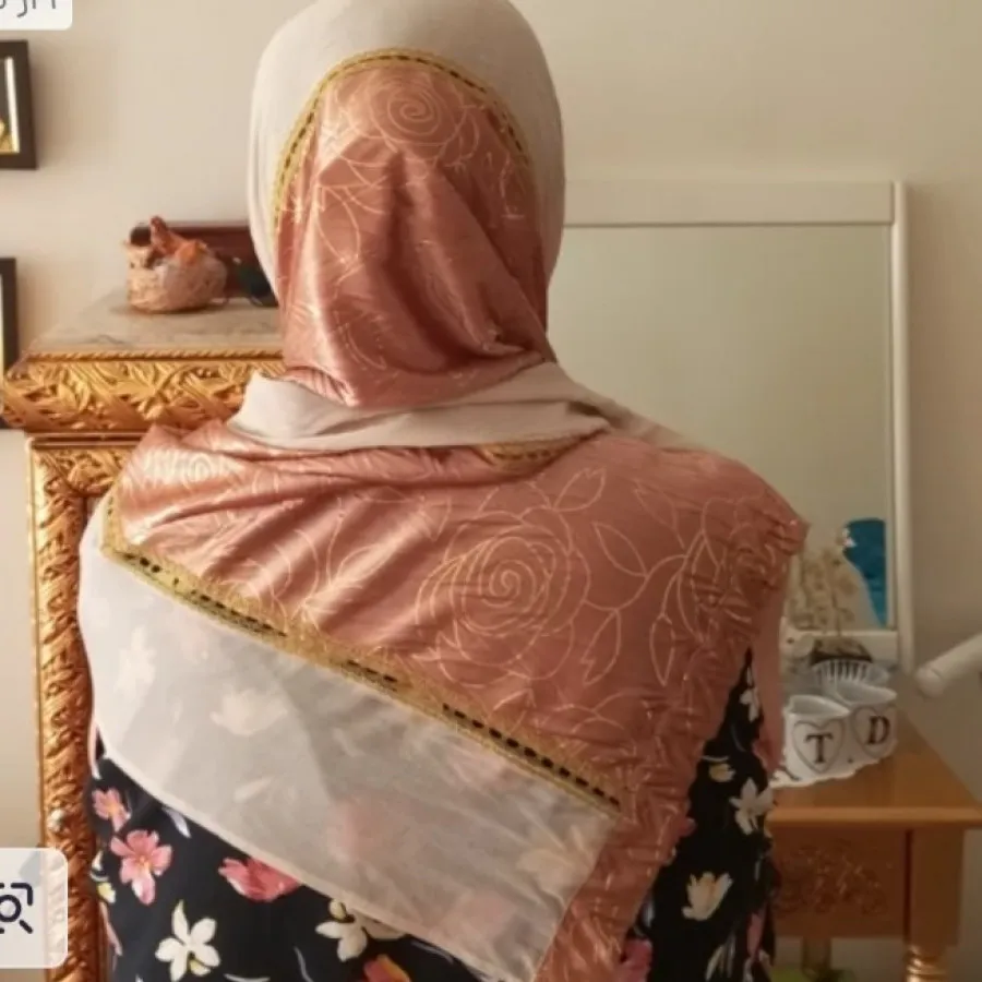 شال مجلسی کرم و طلایی