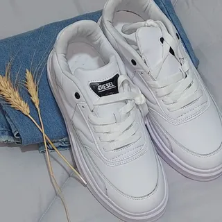 کفش کتانی سفید