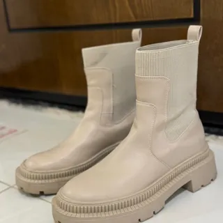 بوت منگو کرم رنگ