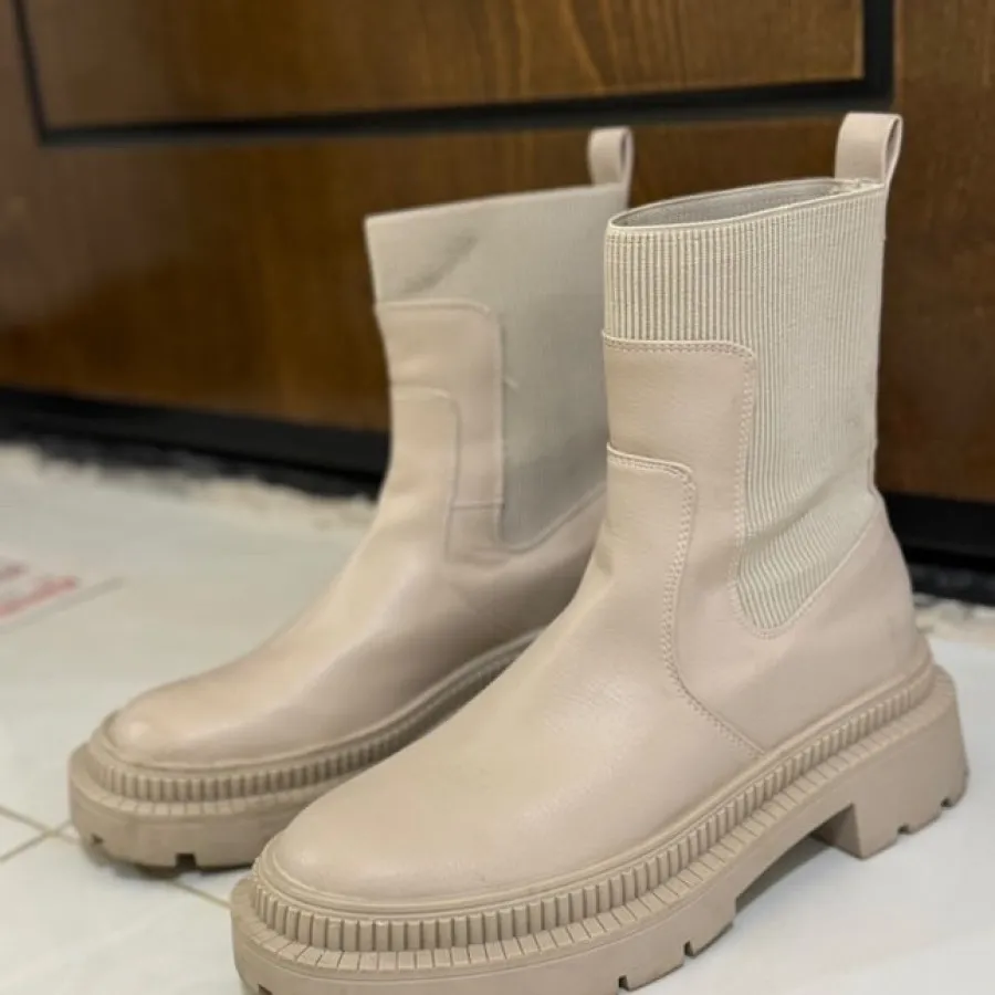 بوت منگو کرم رنگ