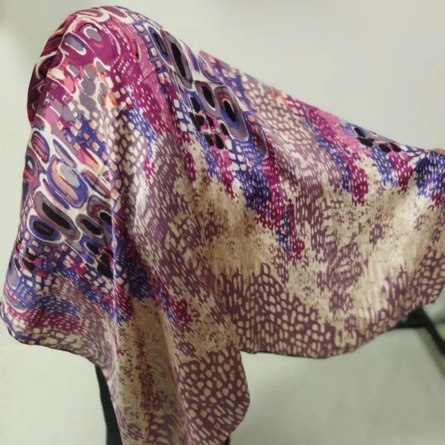 روسری ساتن طرح دار
