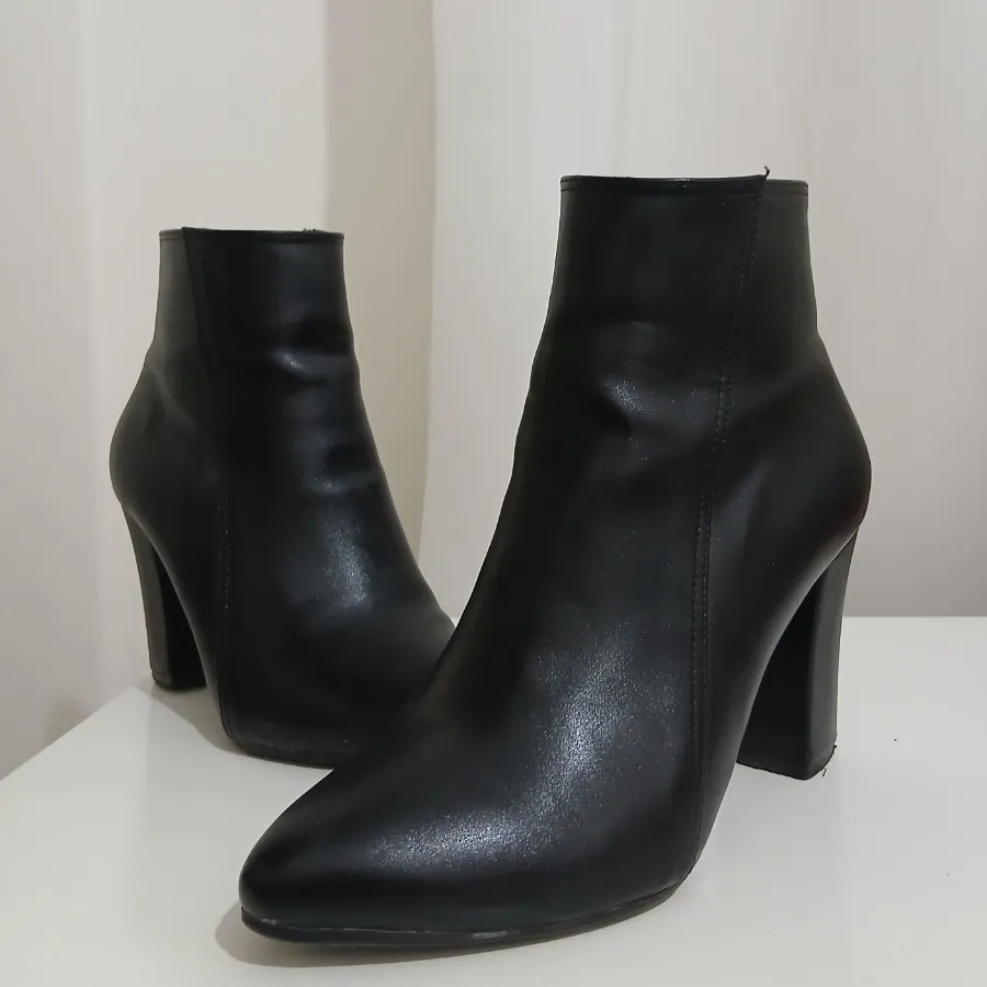 نیمبوت چرم زنانه