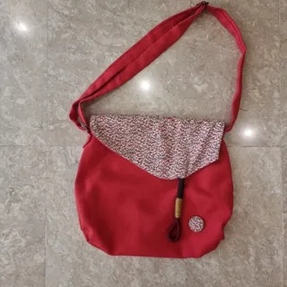 کیف قرمزی