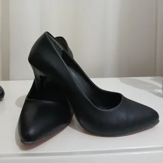 کفش پاشنه دار زنانه