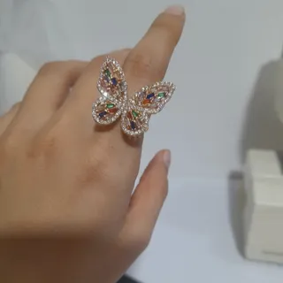 انگشتر پروانه