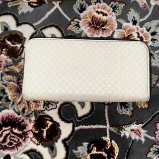 کیف پول سفید