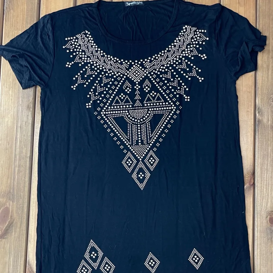 تی شرت مشکی