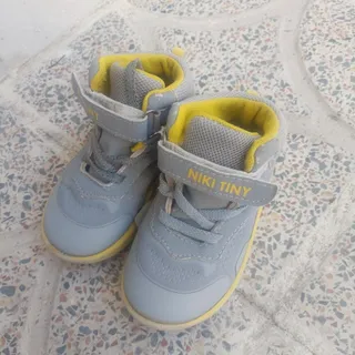 کفش توسی وزرد کودکانه