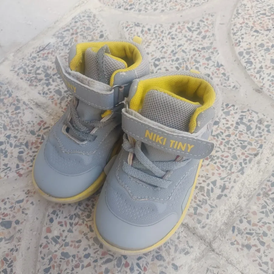 کفش توسی وزرد کودکانه