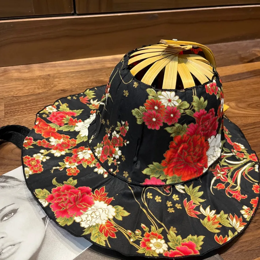 کلاه آفتاب گیر بادبزنی