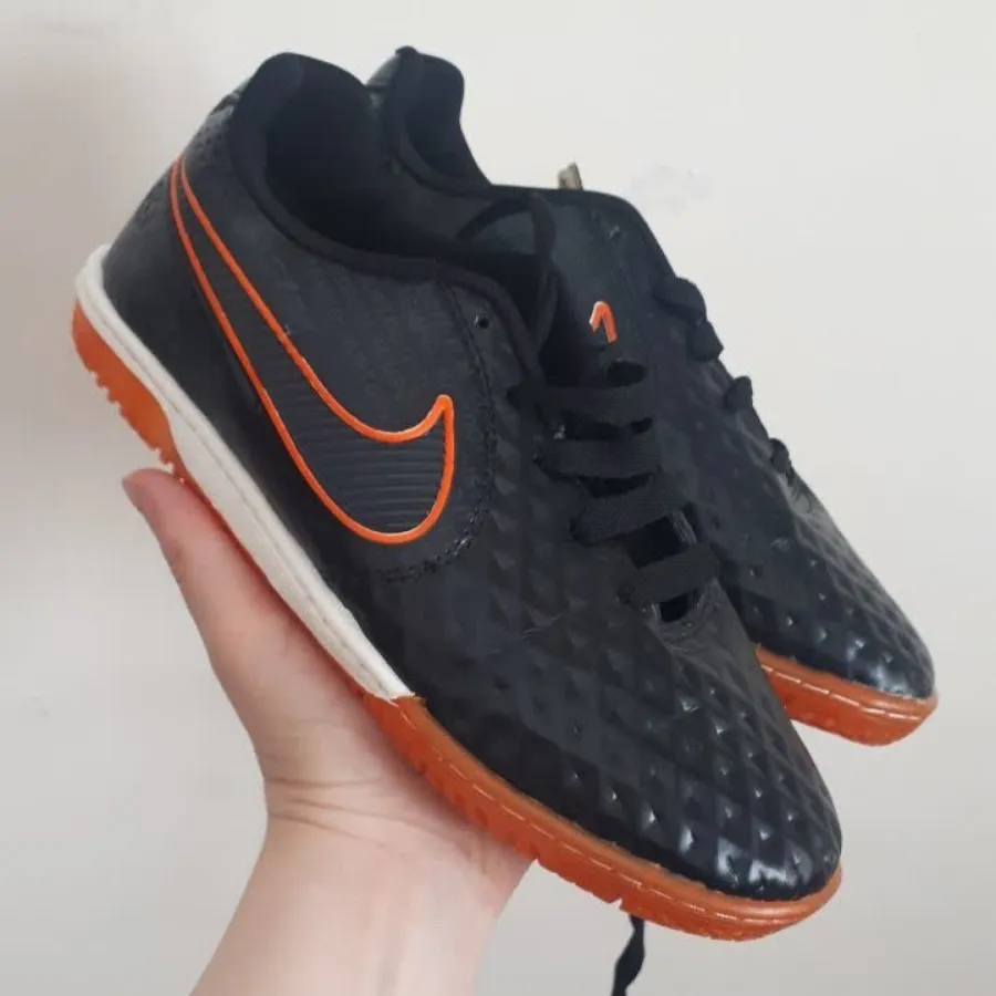 کتونی فوتبالی