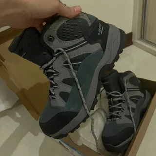 کفش کوهنوردی و طبیعت گردی