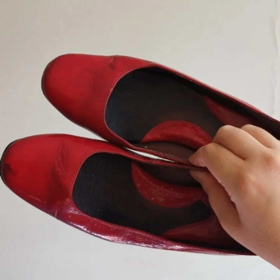 کفش قرمز بسیار راحت