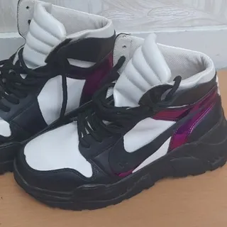 کتونی هولوگرامی