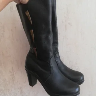 بوت چرم خاتون
سایز 38