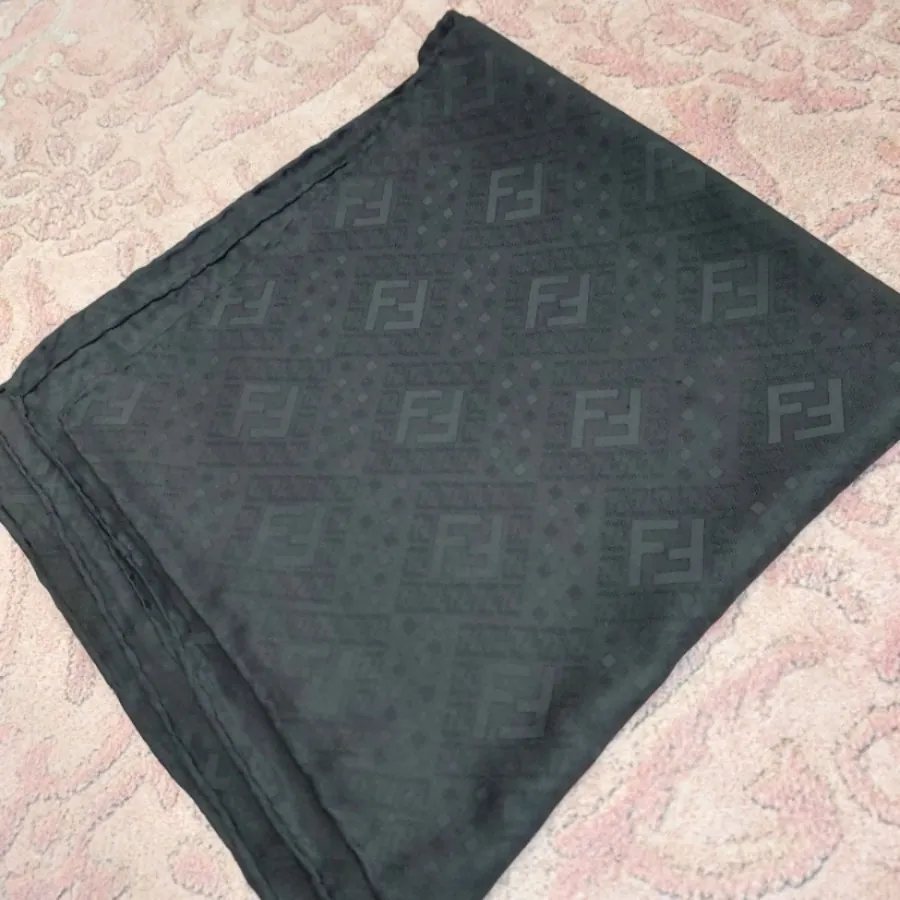 روسری خییلی مشکی طرح فندی