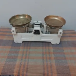 ترازو کفه برنجی قدیمی .