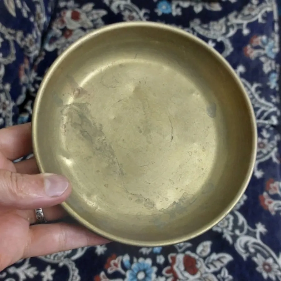ظرف برنجی . کفه ترازو