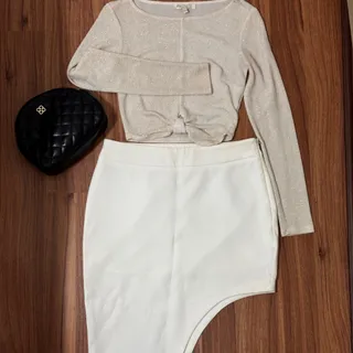 شومیز و‌دامن شیری رنگ