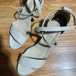 کفش رنگ نود در حد نو