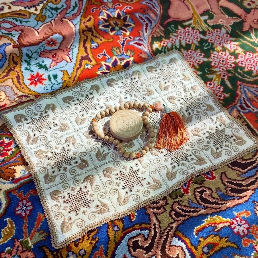 رومیزی و جانماز گلدوزی