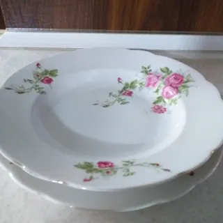 بشقاب بزرگ گل قرمز قدیمی