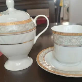 ست فنجان ونعلبکی وقندون