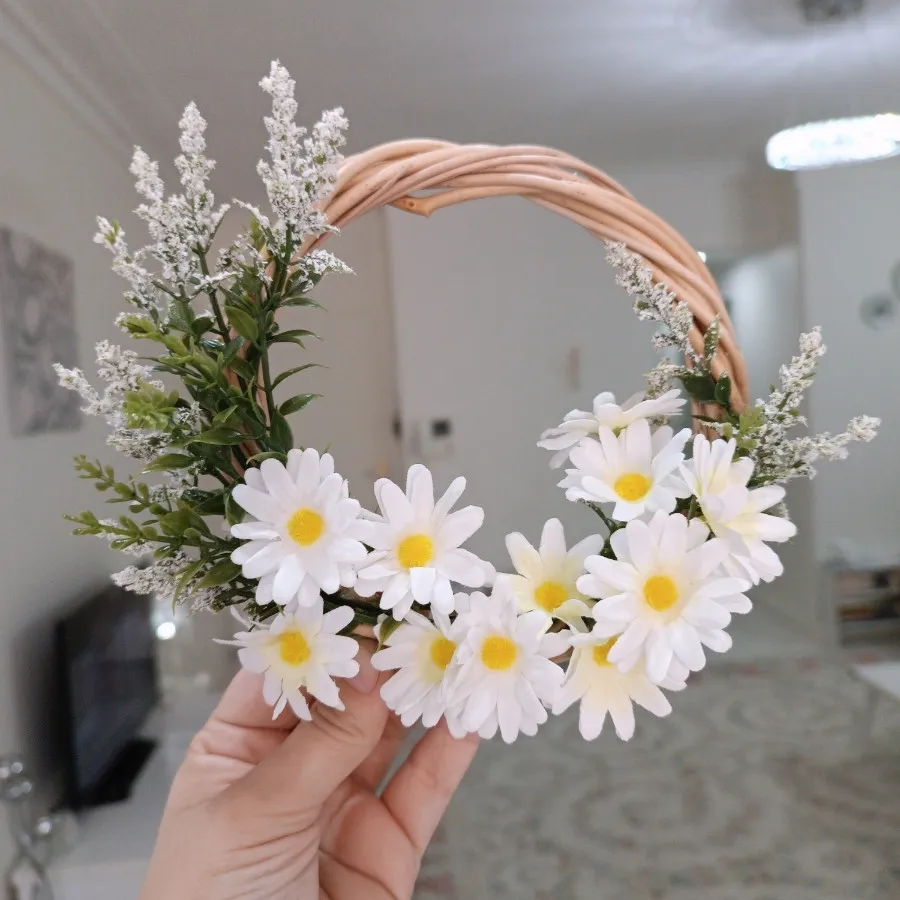 حلقه گل مصنوعی پشت دری نو