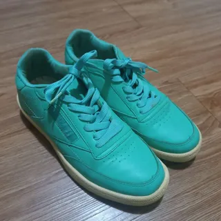 کتونی فیروزه ای