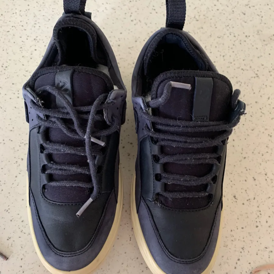 کتانی لژ دار