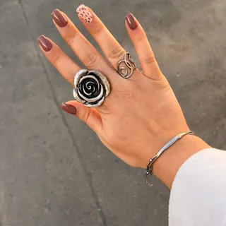 انگشتر گل رز نقره ایی