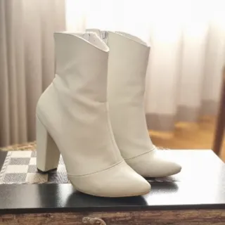 نیمبوت سفید