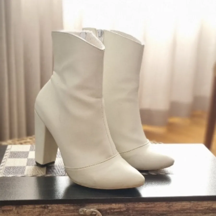 نیمبوت سفید