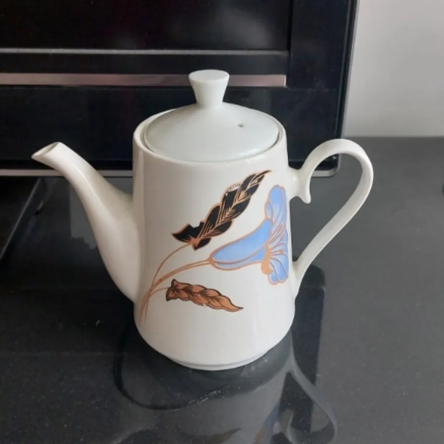 قوری چینی.  شیرگرمکن