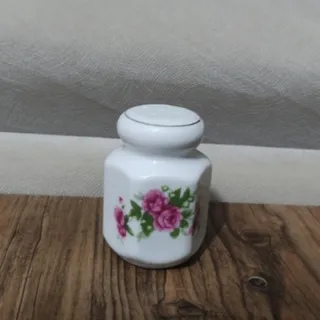 نمکدان گلسرخی ژاپنی