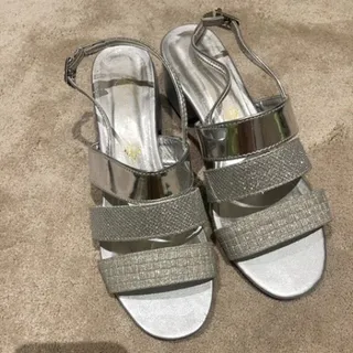 کفش نقره ای ترک