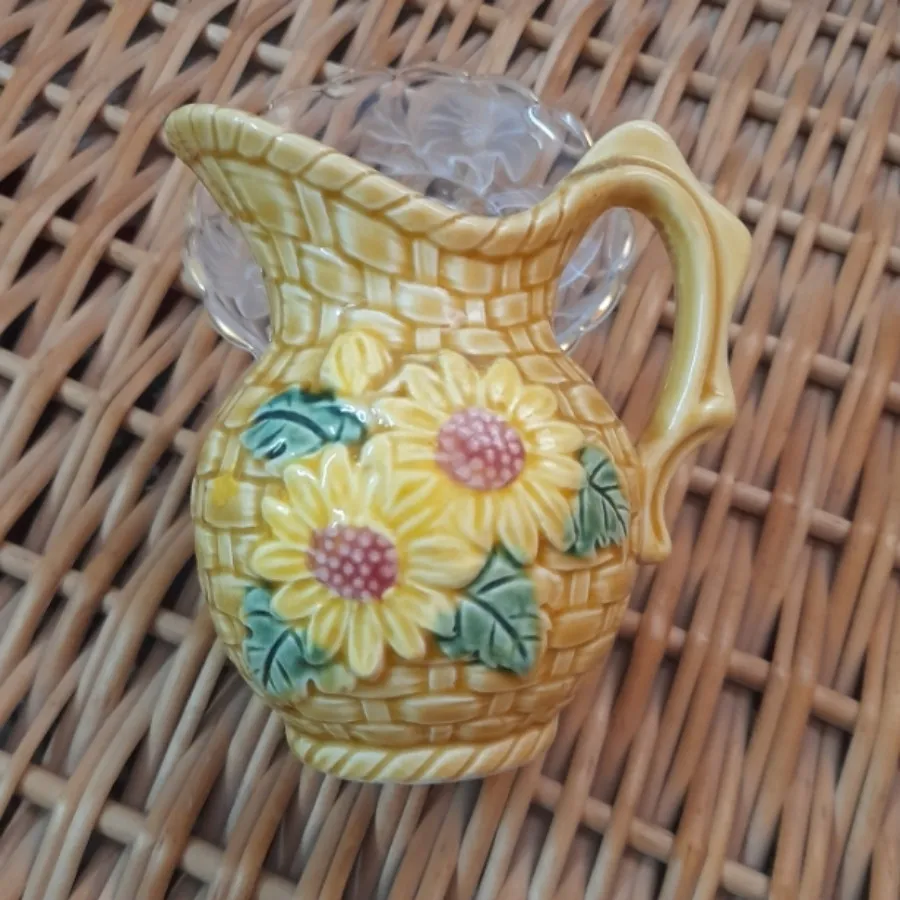 پارچ کوچک قدیمی