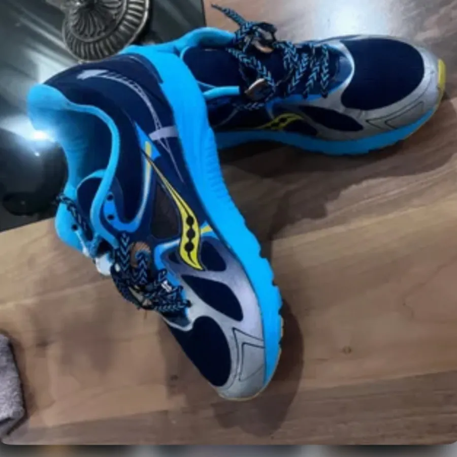 کفش کتونی ساکنی