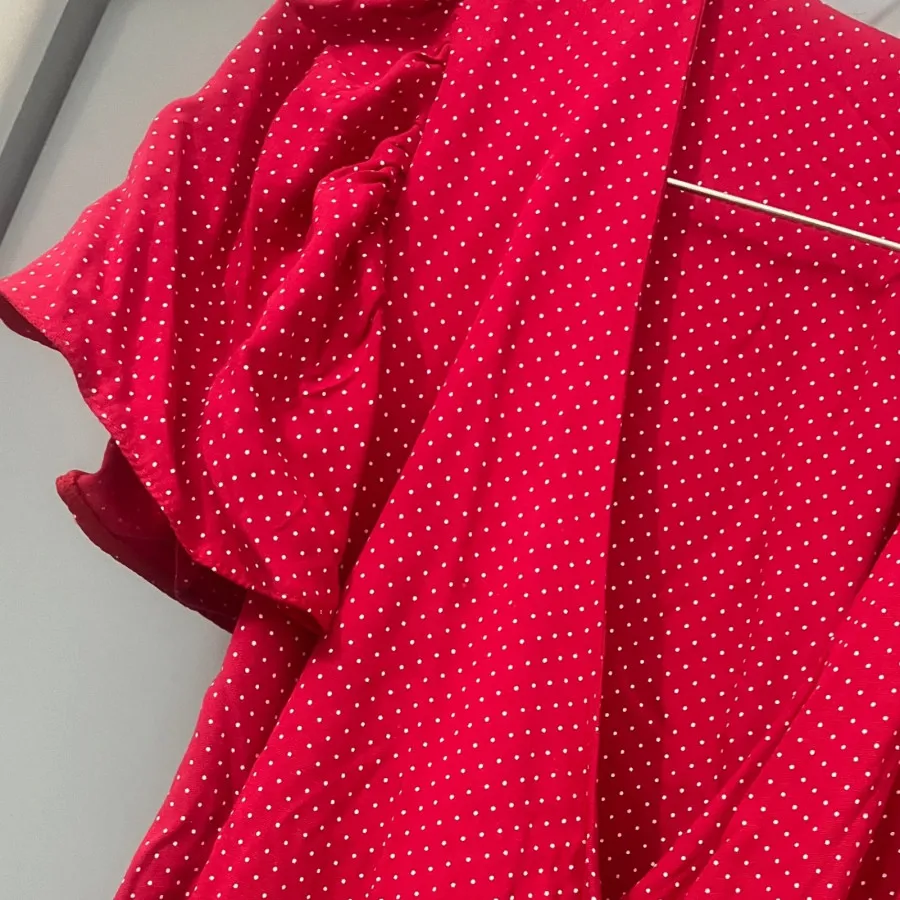 پیراهن قرمز ساحلی