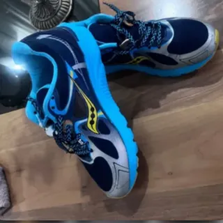 کفش کتونی ساکنی