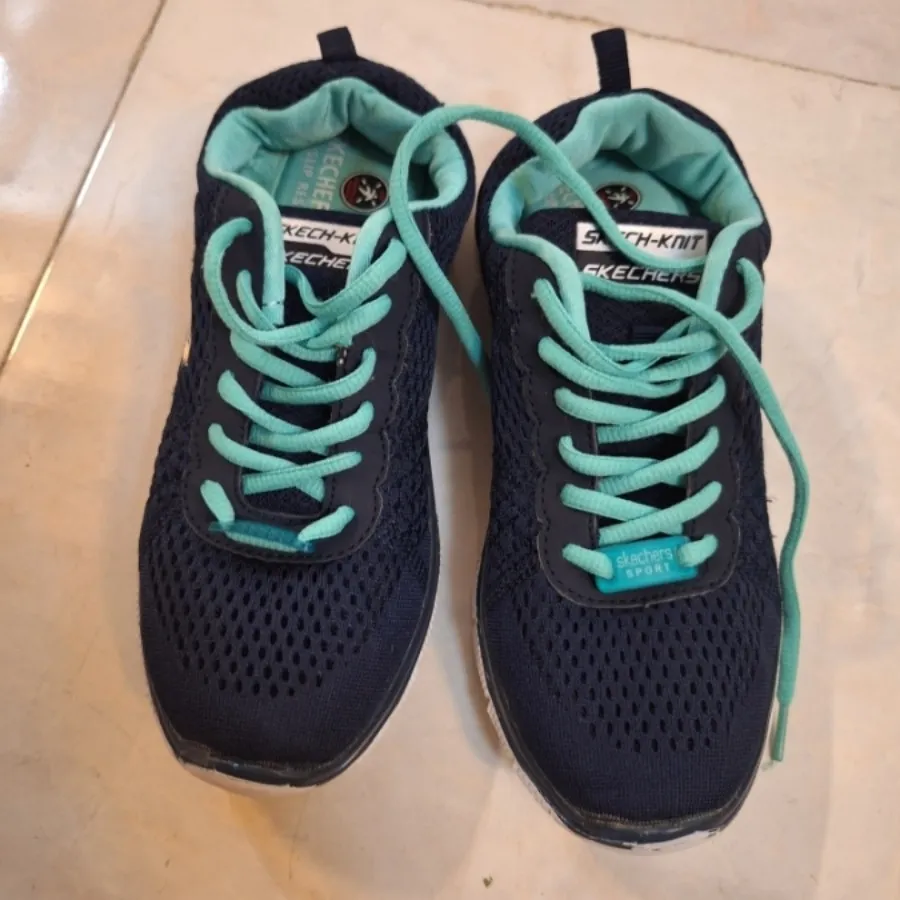 کفش اسکیچرز