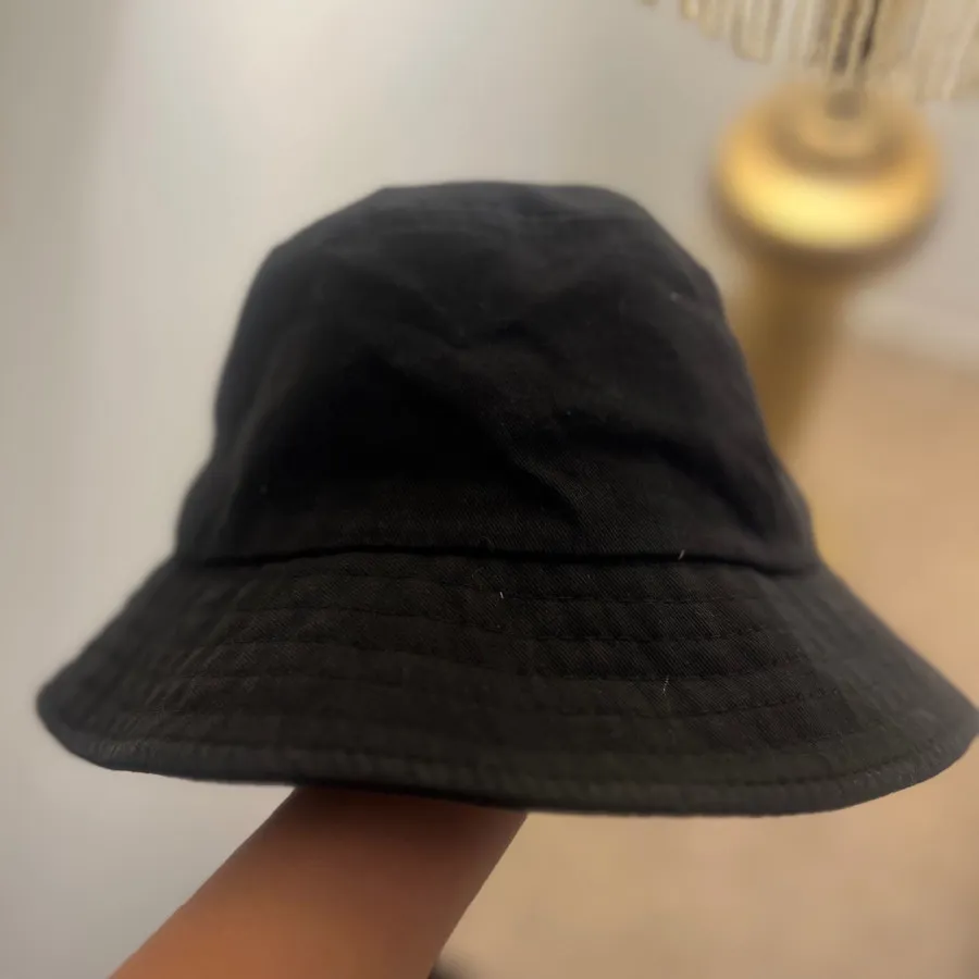 کلاه باکت مشکی