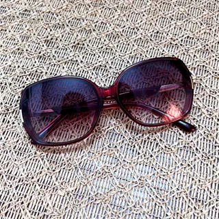 عینک افتابی زرشکی