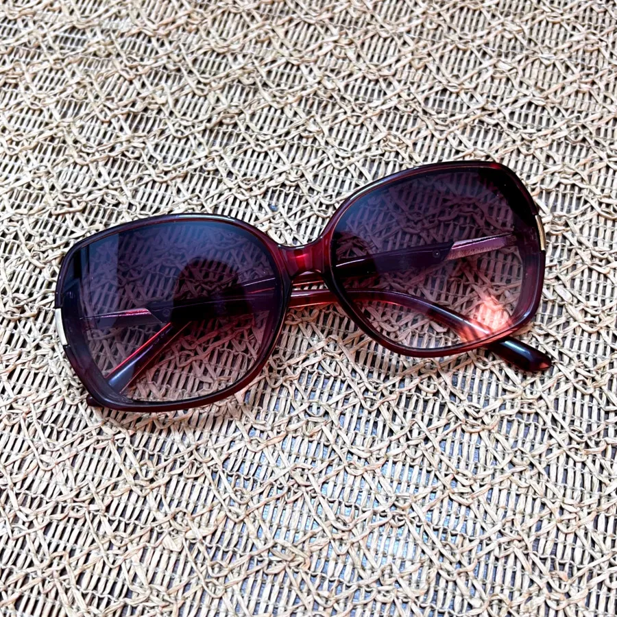 عینک افتابی زرشکی