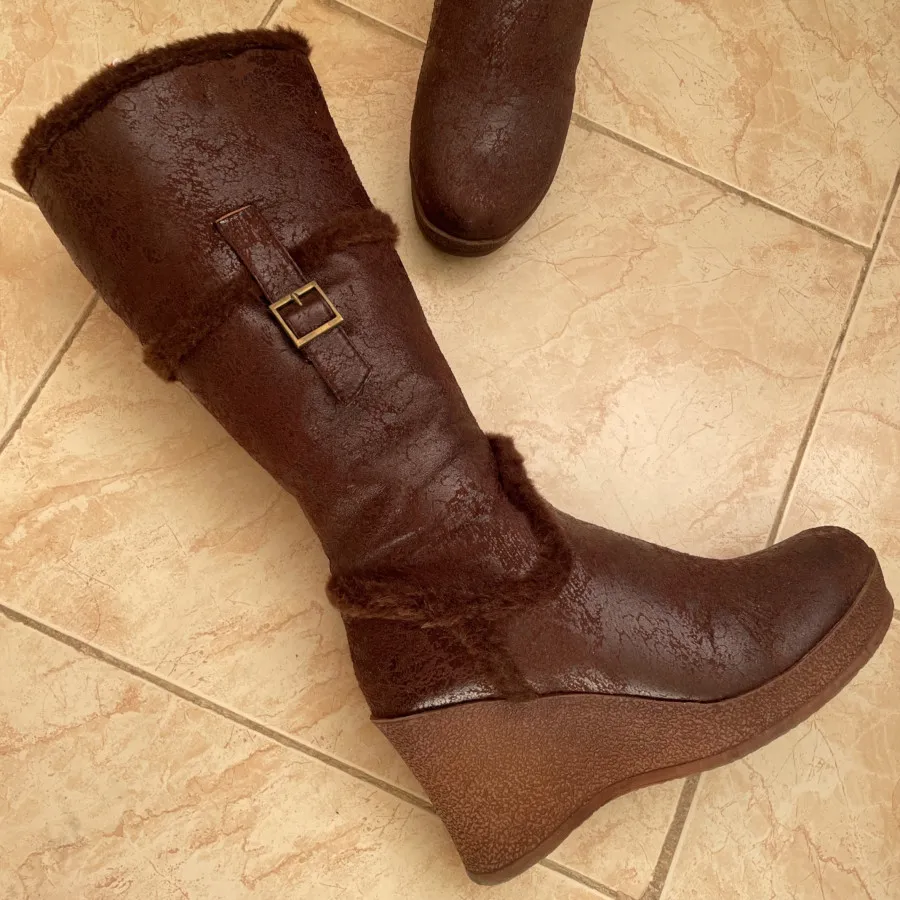 بوت قهوه‌ای