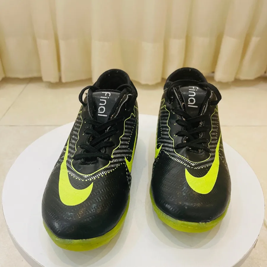 کتونی فوتبال