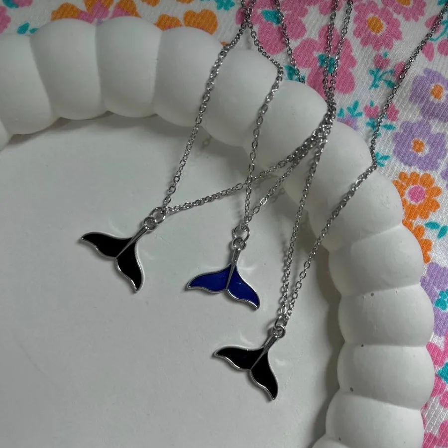 گردنبند دم وال