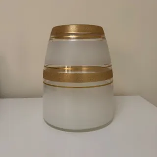 گلدان طلایی