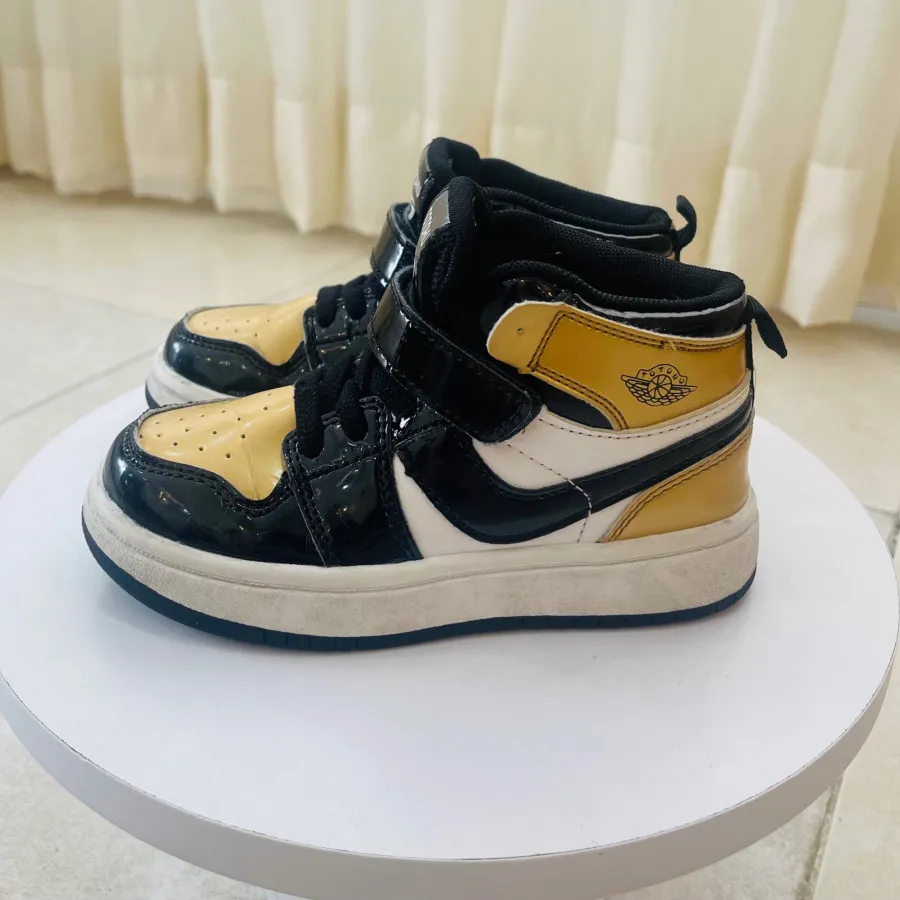 کتونی ساق دار